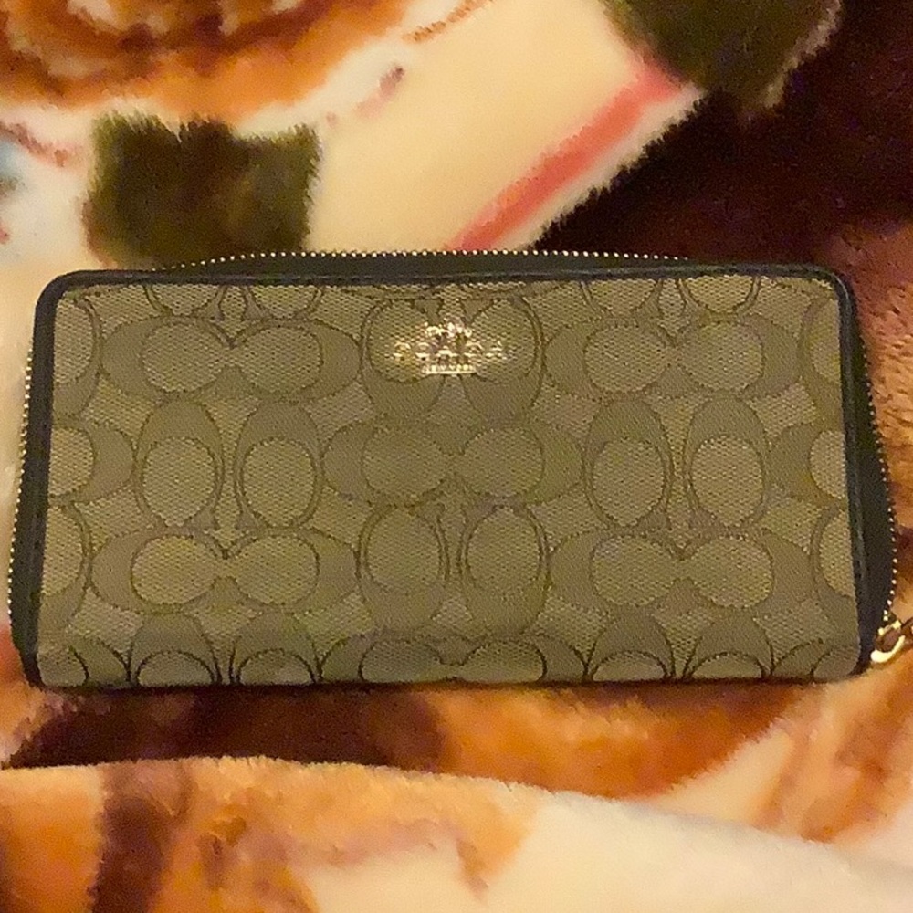 Coach Accordion Zip Wallet in Outline Signature